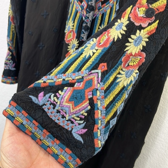 Johnny Was NWOT Croydon Black Embroidered Tunic size Medium - Picture 7 of 12